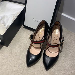 Gucci authentic elegant black heels with a box web pumps in black kid leather